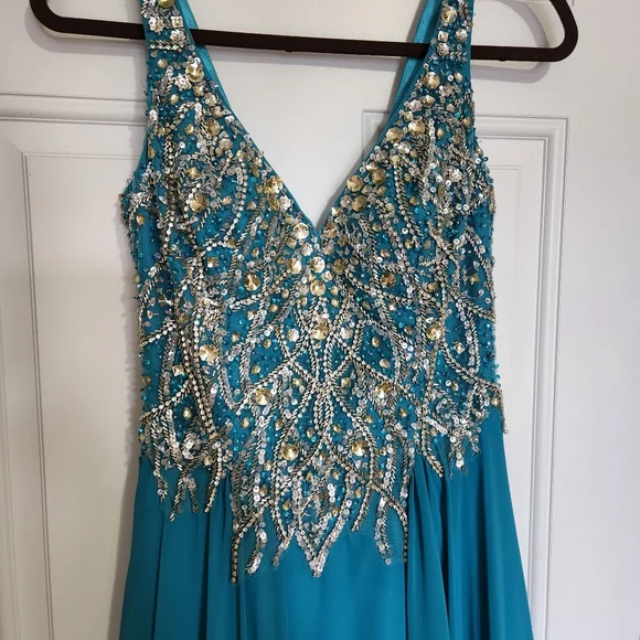 Prom Dress - Picture 2 of 9